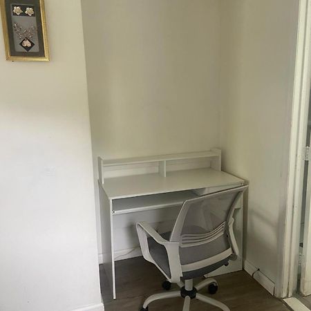 Cozy Room With Private Bathroom ニューヨーク エクステリア 写真